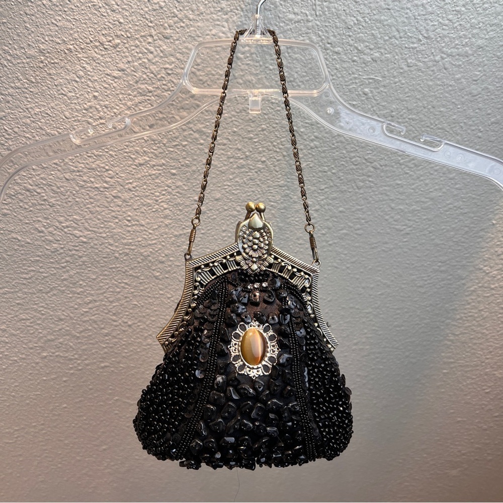 OLE GIFT Beaded Evening Bag w/KISS closure. Black beads & Brown ‘Stone’ Design